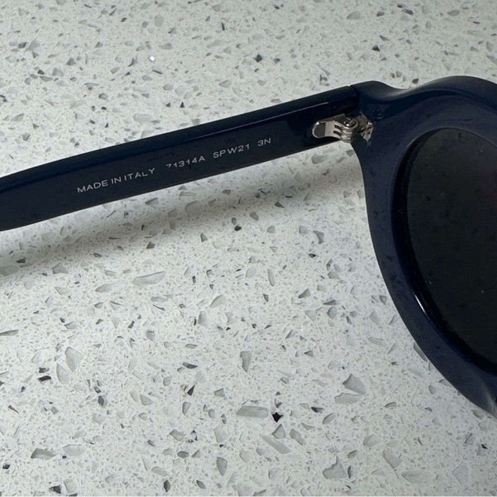 Chanel - Picture 2 of 5